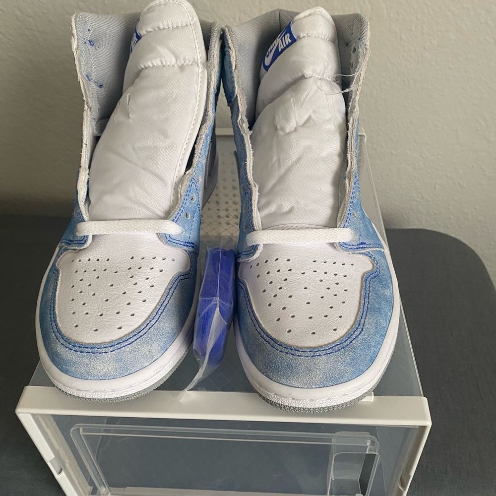 Jordan 1 “Hyper Royal”